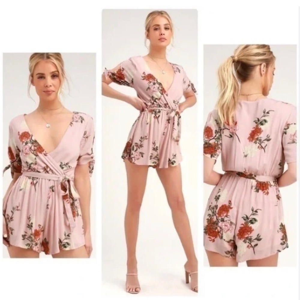Lulus Pink Floral Print Short Sleeve fully lined Romper Size S NWT No belt